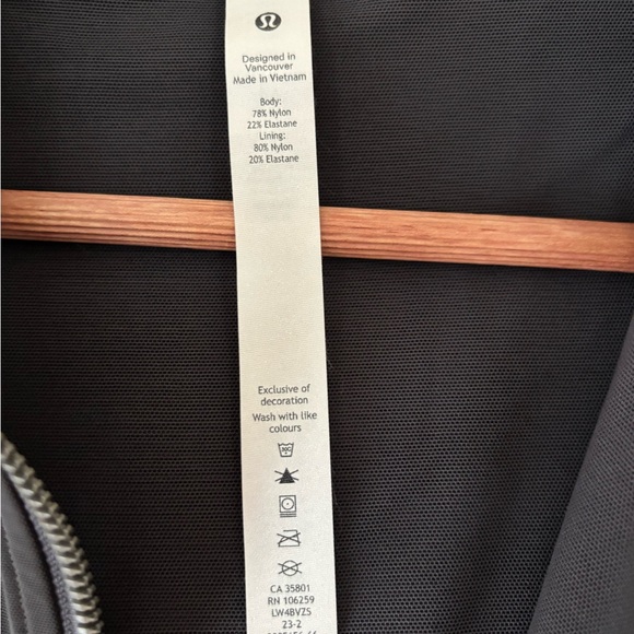 lululemon athletica Define Cropped Hooded Jacket *MESH* size 6 - Picture 7 of 8